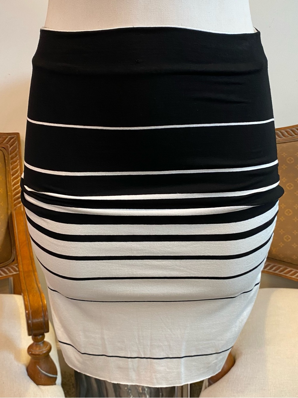 Nadia Tarr Black and White Striped Mini Pencil Skirt, Small, Rayon-Blend